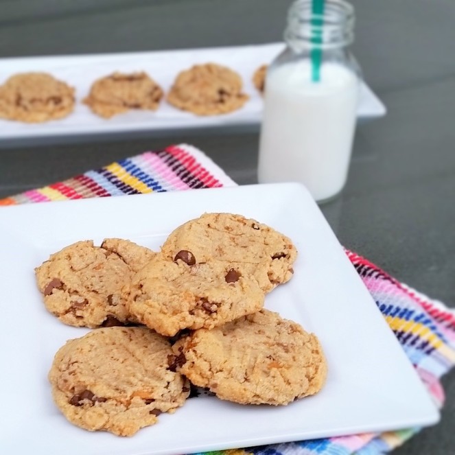 Butterfinger Chocolate Chunk Peanut Butter Cookies - Rumbly in my Tumbly