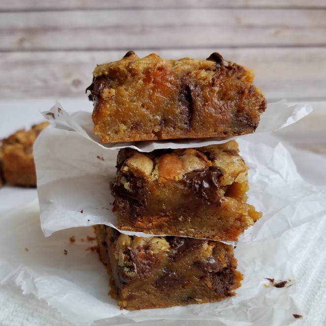 Butterfinger Blondies by Rumbly in my Tumbly