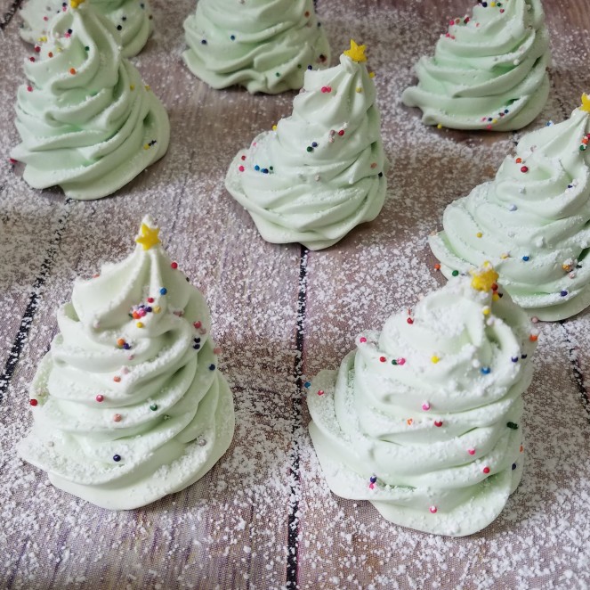 Christmas Tree Meringue Cookies by Rumbly in my Tumbly